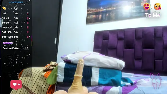 Alicia_Whitee's cam snapshot