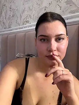 KikiWatson live sex cam