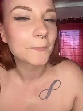 Fiebie_licios live sex cam