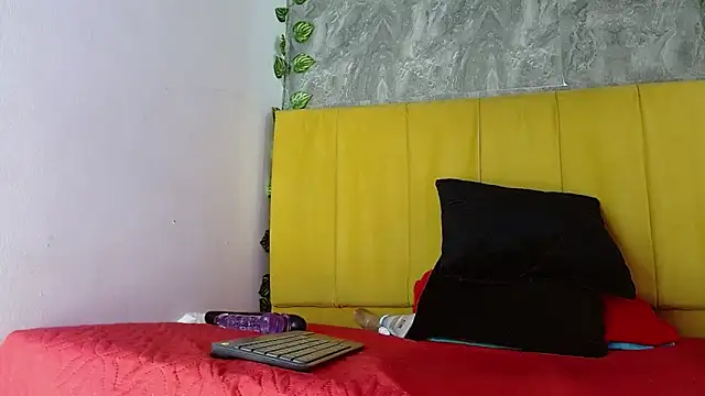 amara_leoncm's cam snapshot