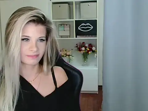 KristineGlow's cam snapshot