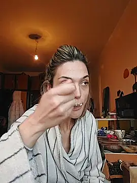 SheTheDeeevil's cam snapshot