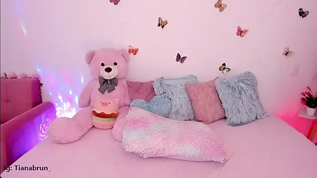 Zara_uwu_'s cam snapshot