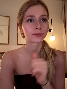 LunaRase's cam snapshot