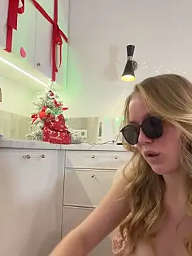 Little_Forest_ELF's cam snapshot