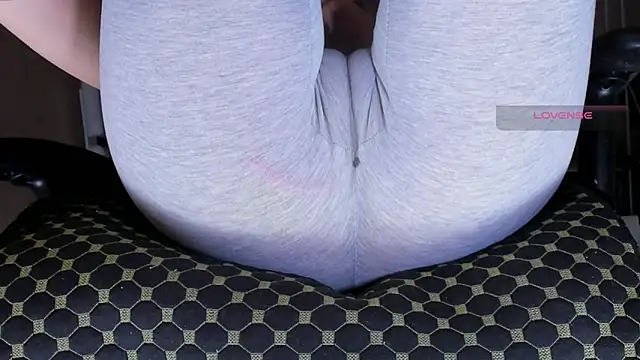 Cameltoe_squirt_inPants's cam snapshot