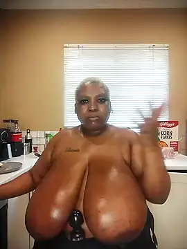 queenbusty's cam snapshot