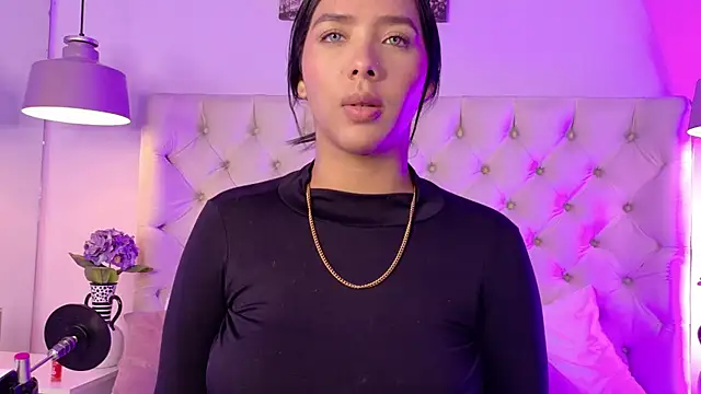 HilaryQueen live sex cam