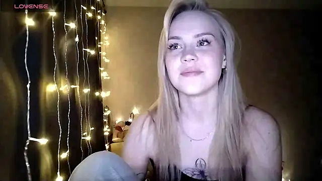 LunaPeony's cam snapshot