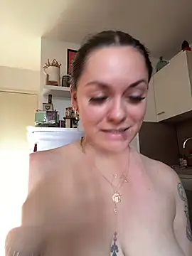 Luccreccia_ live sex cam