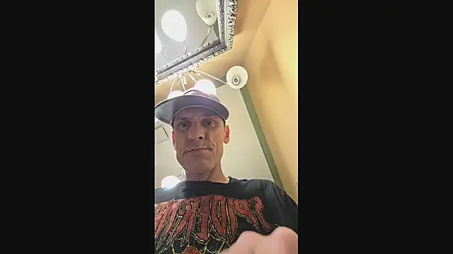 leahcimnikral's cam snapshot