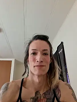 MaitressePomme3 live sex cam