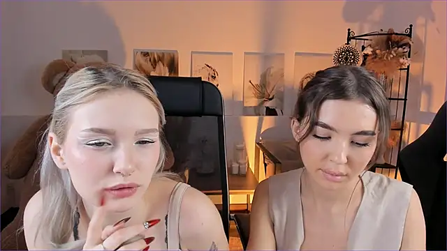 AvaDaviis live sex cam