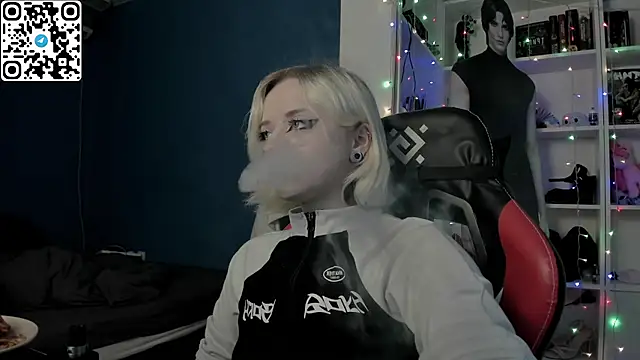 Holy_Mistress_S live sex cam