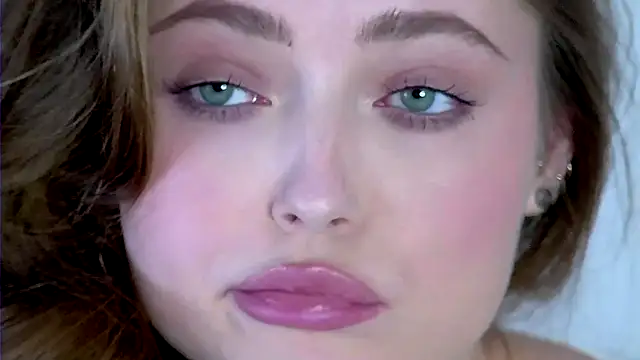 AshleyD_'s cam snapshot