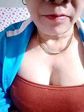 small-house123's cam snapshot