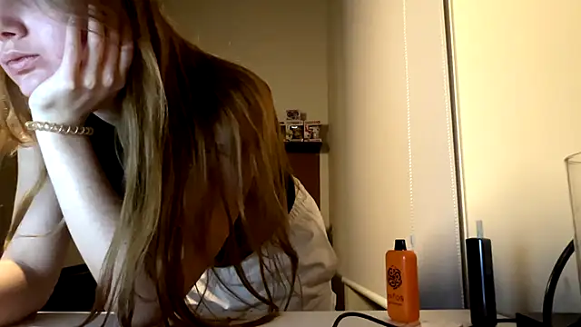 Callmeee_star's cam snapshot