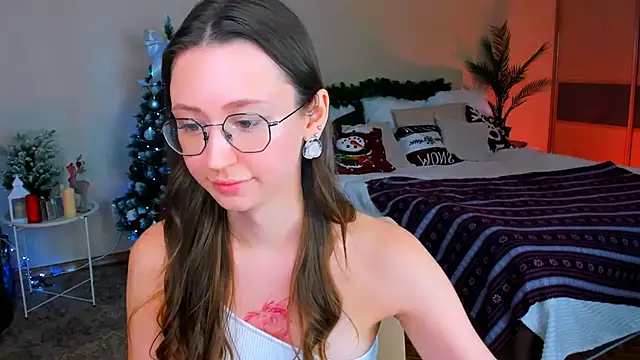 YourLovellyStory live sex cam