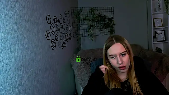 molly_lesser's cam snapshot