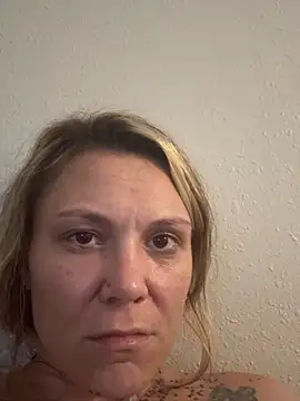 hotNReady6969 live sex cam