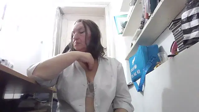 AnnaLive570's cam snapshot