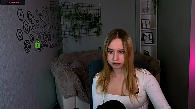 molly_lesser's cam snapshot