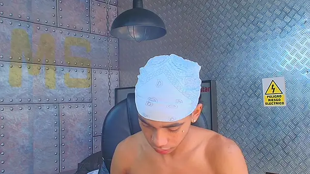 AlanCutee live sex cam