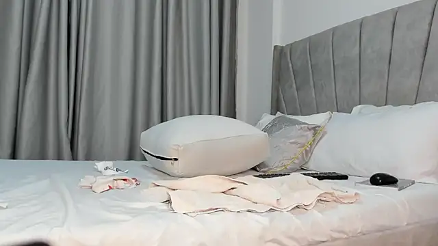 thee_sexy_goddess live sex cam