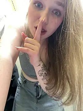 RussianWoman's cam snapshot