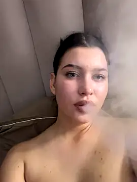 KikiWatson live sex cam