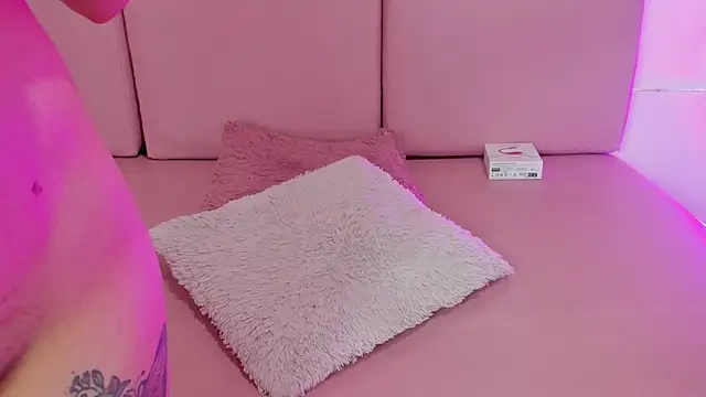 Pamela_SkinnySexy's cam snapshot