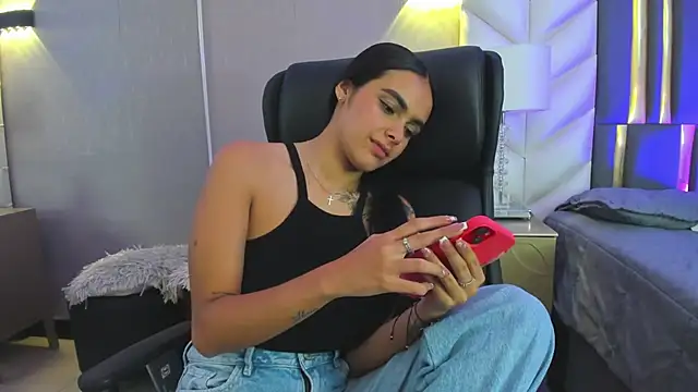 ChloeHarper_ live sex cam
