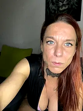 SexyInkedMiilfxx's cam snapshot