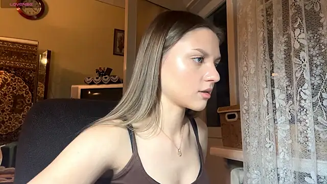 EnergeticMona's cam snapshot