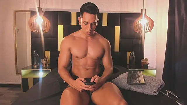 Lucio__Fox live sex cam
