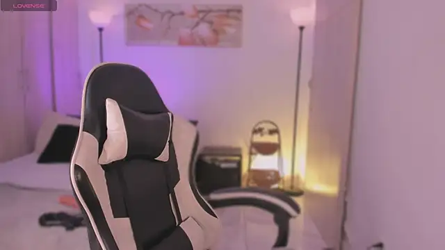 ChloeMoreti's cam snapshot