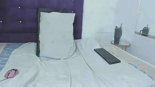 Megansweetcome's cam snapshot