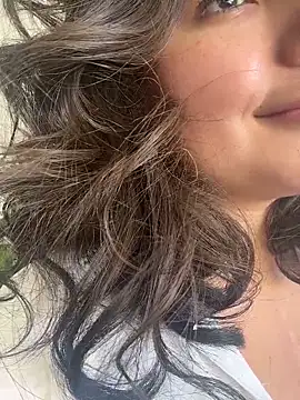 sukhakunis1 live sex cam