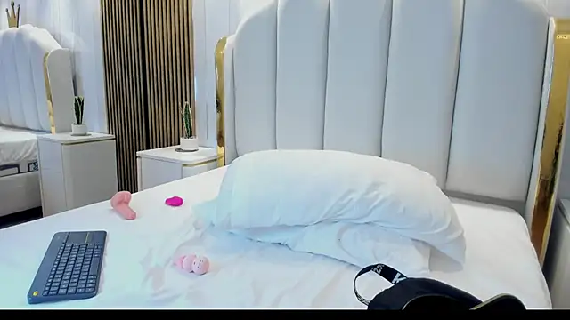 Miah_Scarlet's cam snapshot