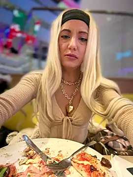 adya-aly's cam snapshot