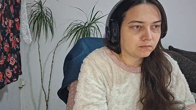 Cyndee_Winter's cam snapshot