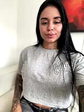 LaraHenao live sex cam