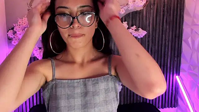 Molly_Bms_'s cam snapshot