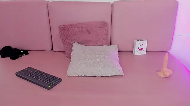 Pamela_SkinnySexy's cam snapshot