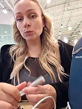 Bondgirl_013's cam snapshot