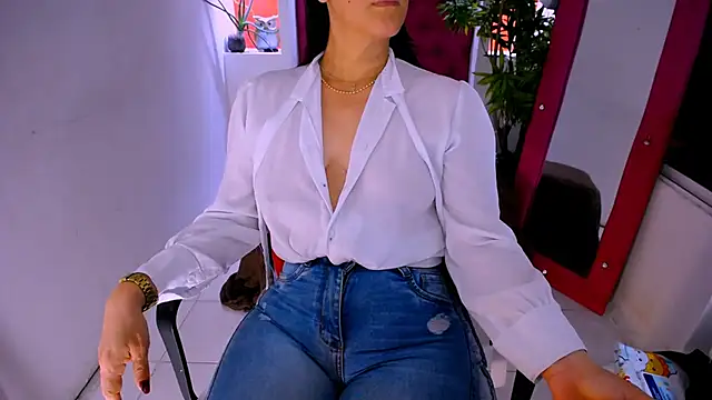 BitterMomXxx's cam snapshot