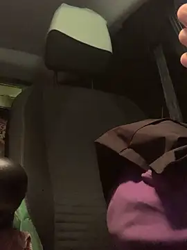 GoldenPussy1329's cam snapshot