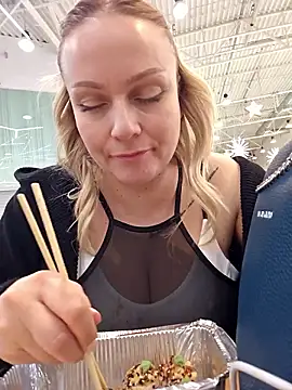 Bondgirl_013's cam snapshot