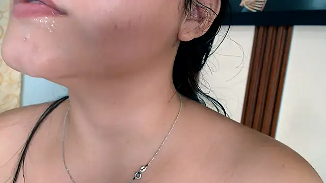 carolineasian18's cam snapshot