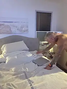 Handsolo_porn's cam snapshot